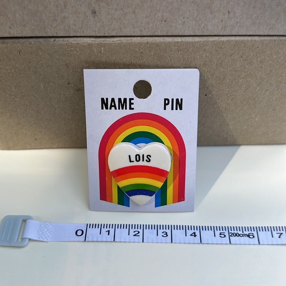 LOIS Vintage Iconic 80s Ceramic White Heart Rainbow Name Pin - Picture 2 of 5